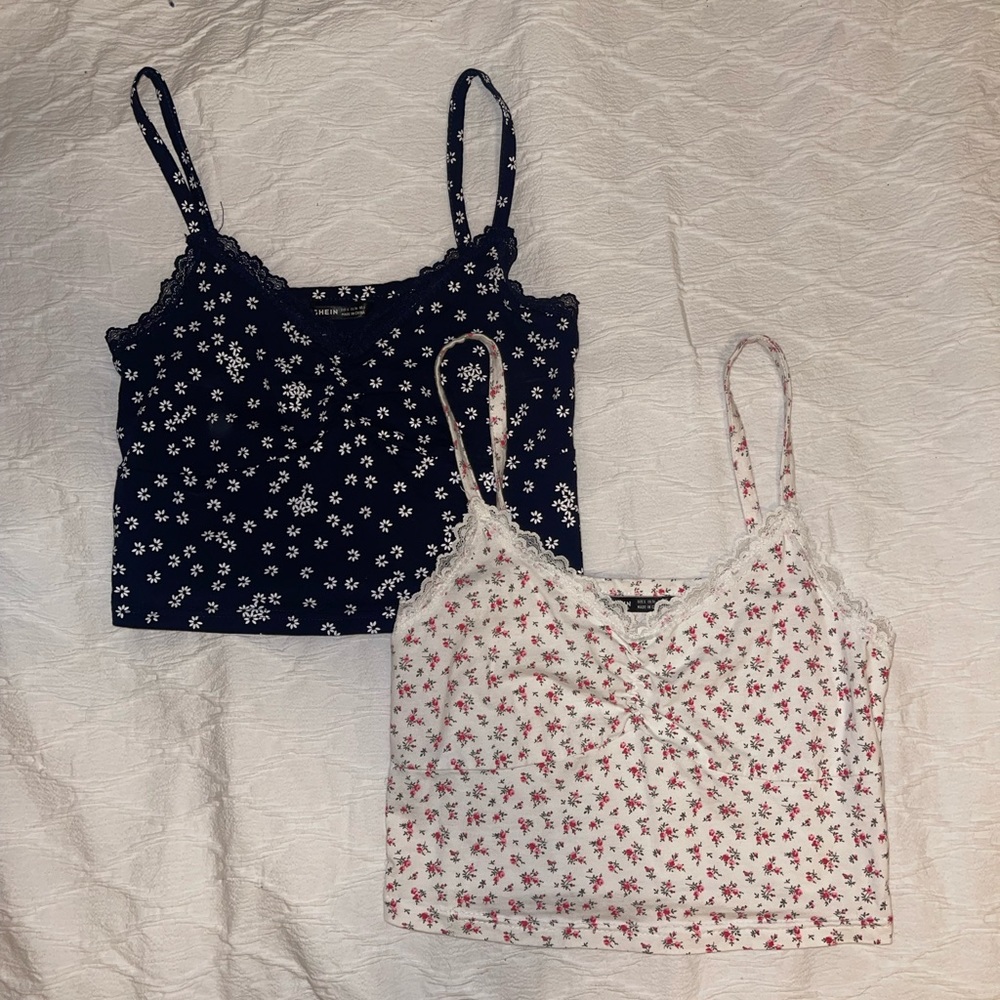 Women’s cropped tank tops.